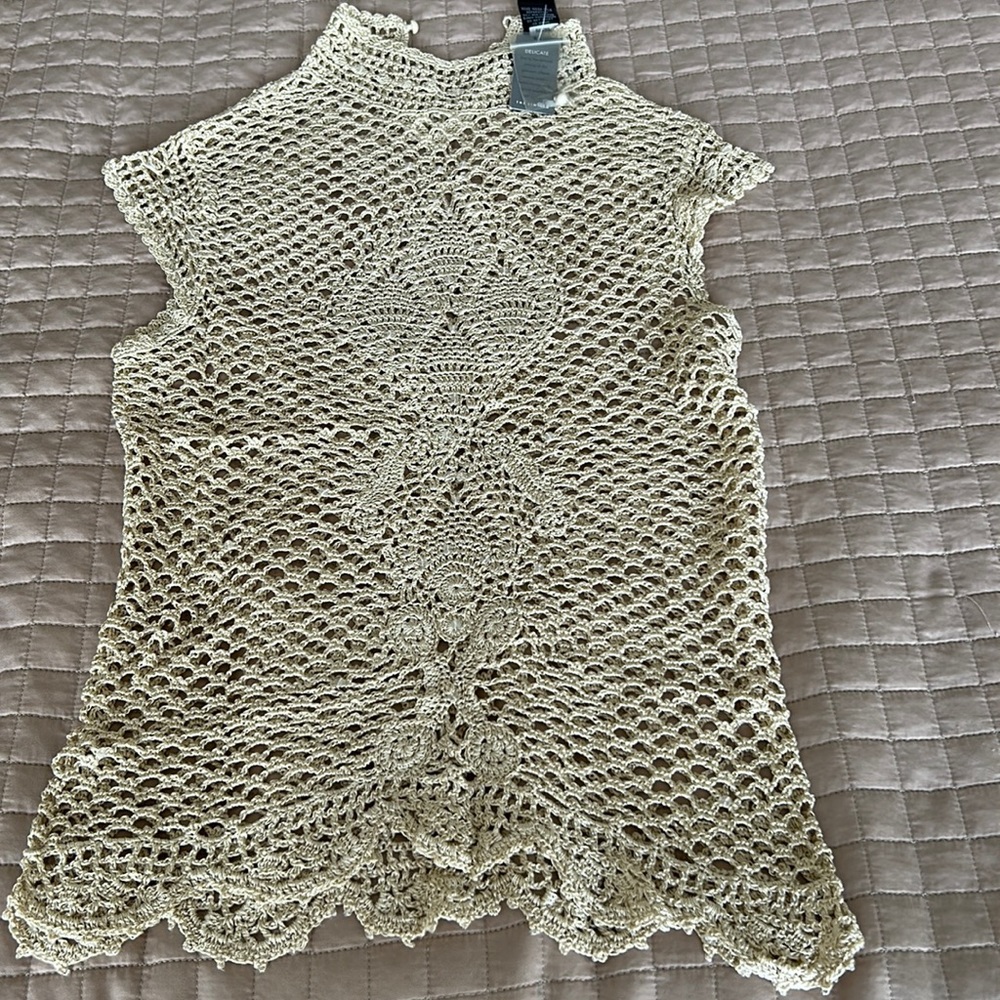 Women the limited hand knit top